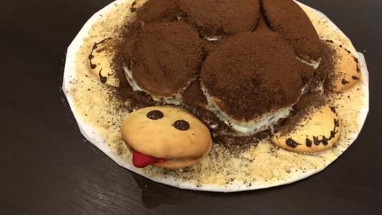 Delicious tortoise cake with sour cream is ready