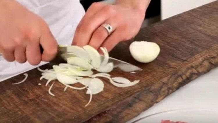 Onion cut into half rings.