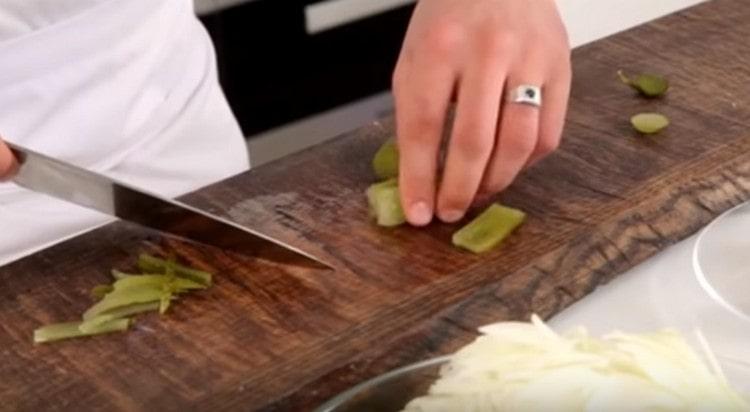 We cut pickles into thin strips.