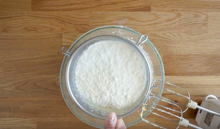 Sift the flour to a liquid-based dough.