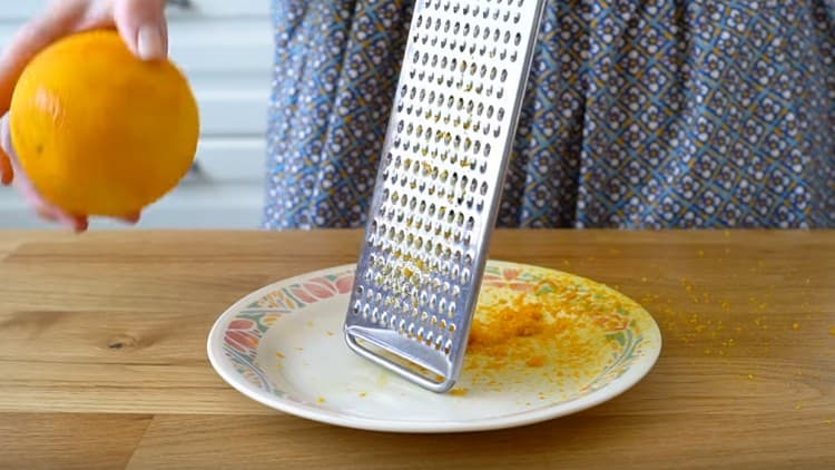 Wash the orange and grate the zest on a fine grater.