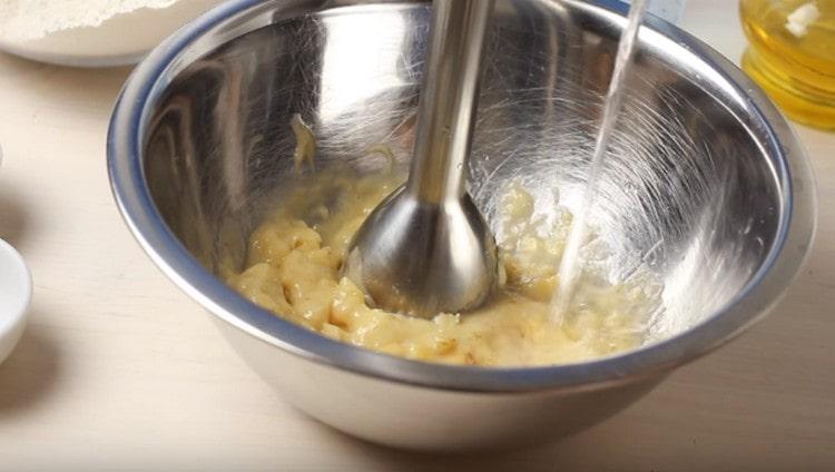 When whipping, gradually add mineral water.