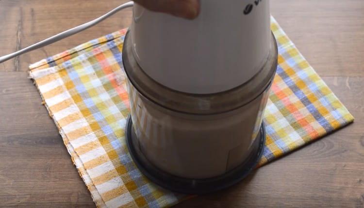 We thoroughly interrupt all components until a homogeneous mixture is obtained.