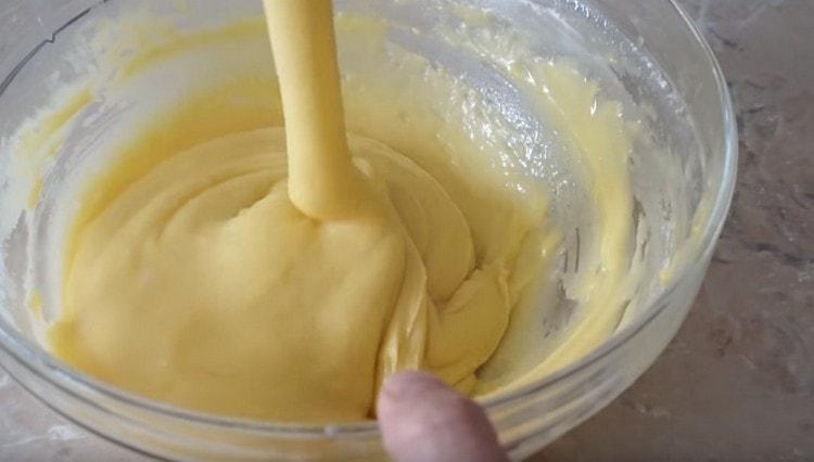 The finished dough is thick, now it needs to be sent to the refrigerator.