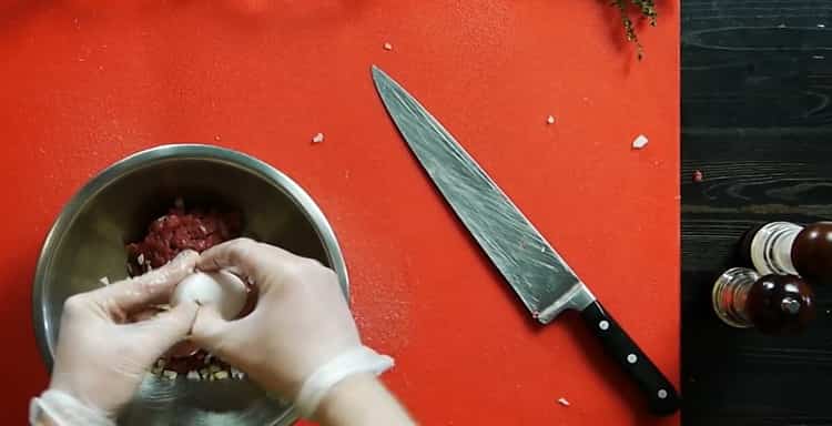 To cook beef steaks, add an egg