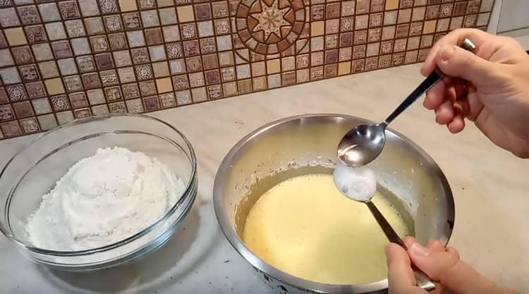 We extinguish vinegar with soda and add to the dough.