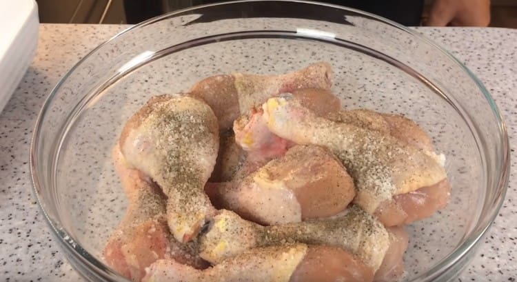 Sprinkle the drumsticks with salt and pepper to taste.
