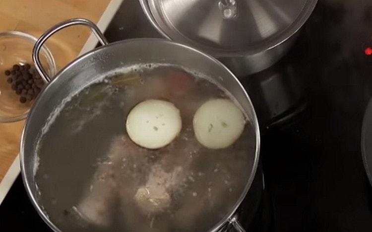 Add the onion to the broth.