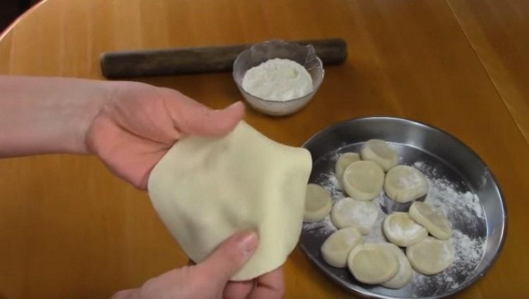 Thinly roll each dough piece.
