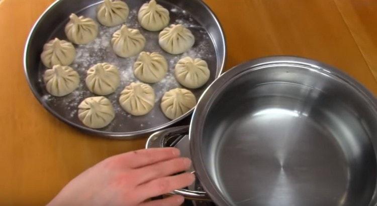 We put water to heat.