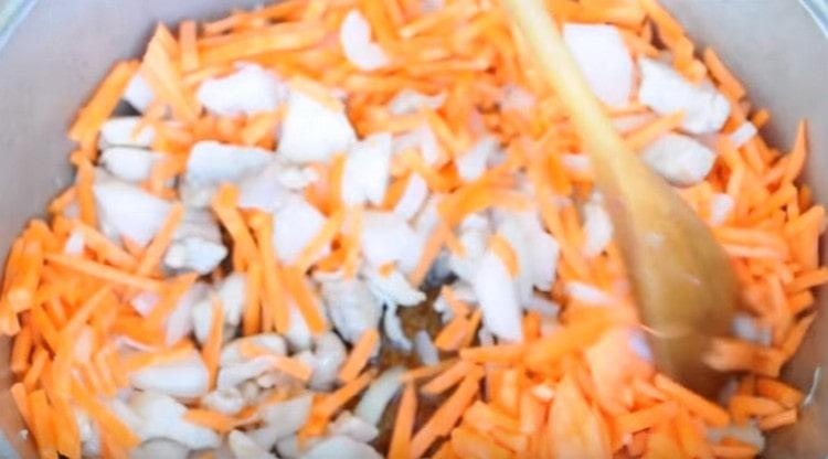 Add onions and carrots to the meat, mix, simmer together.