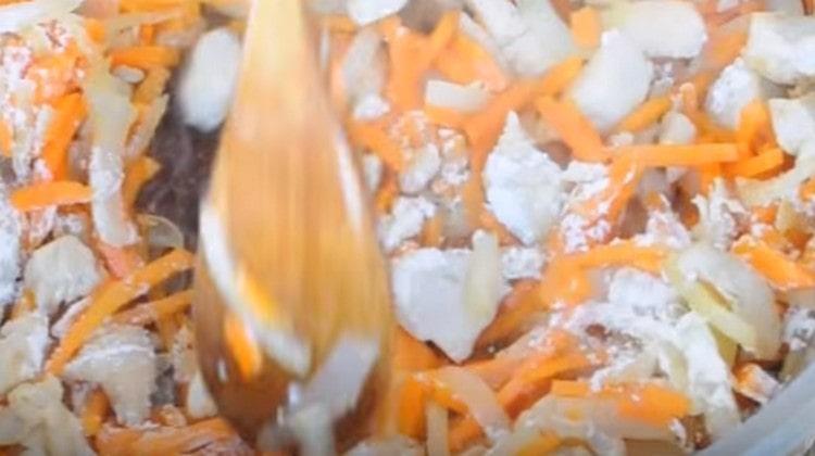 Add a spoonful of flour so that the finished gravy is thicker.