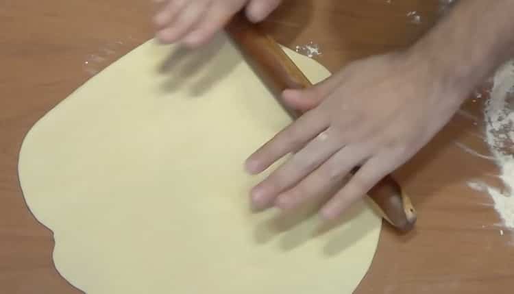 To make cookies for a minute with jam, roll out the dough