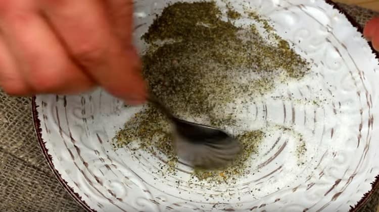 Mix salt, sugar and pepper.