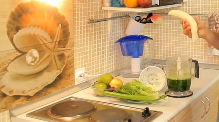 Add banana to the greens.