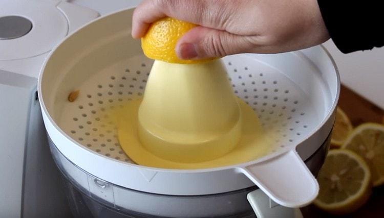 Using a citrus juice squeezer, prepare juice.