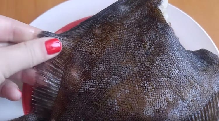 We clean flounder, cut off at the carcasses of the head.