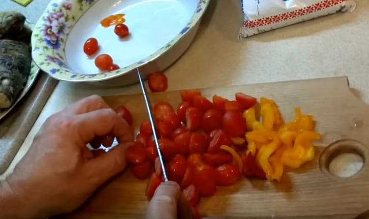We chop straws also bell pepper.