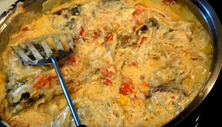 Karasi in sour cream according to this recipe are juicy and fragrant.