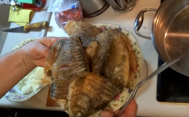 While fried crucians, set aside for now.