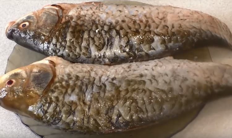 Rub the carcasses with salt.