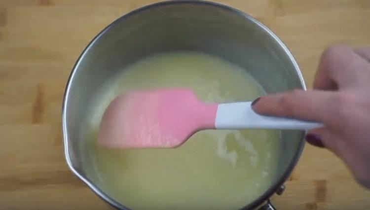 Mix the mass and boil until thick.