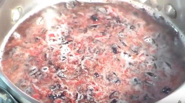 Return the fruit to the pan and boil.