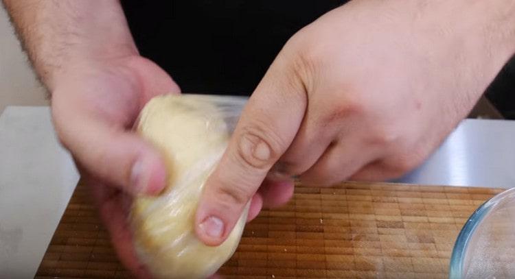 We send the finished dough to the refrigerator.