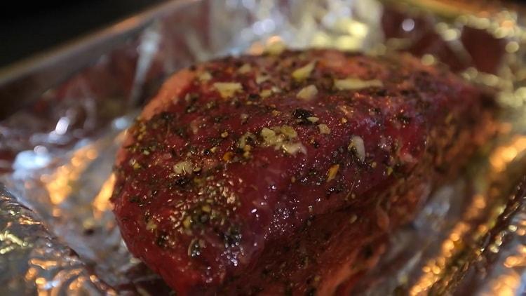 To make a classic roast beef with a simple recipe, prepare the spices