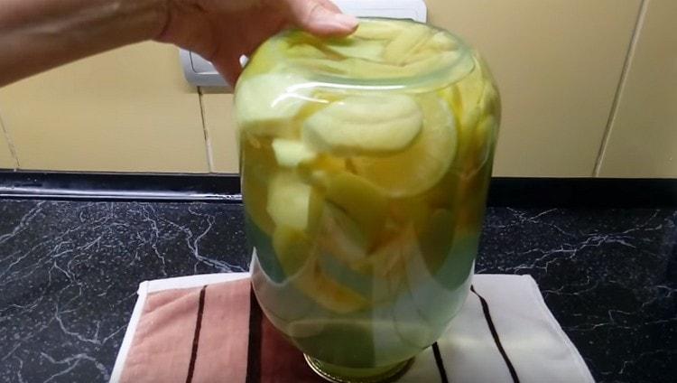 As you can see, quince compote can be prepared very quickly.