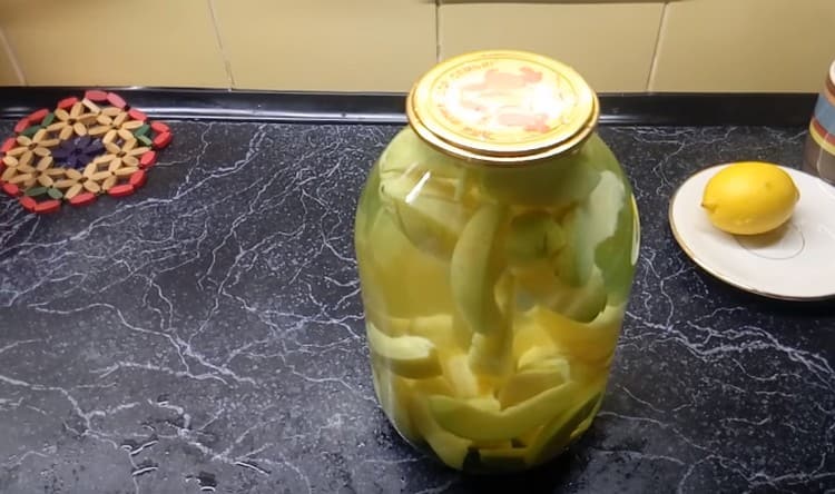 Cover the jar with a lid and leave to insist for 20 minutes.