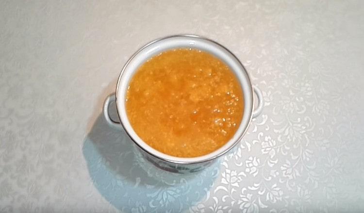 Boil the compote for 15 minutes, and then let it brew.