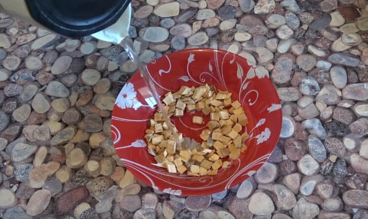 Fill wood chips with water.