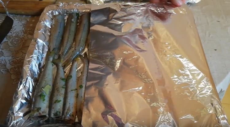 Cover the smelt with another sheet of foil and put it in the oven.