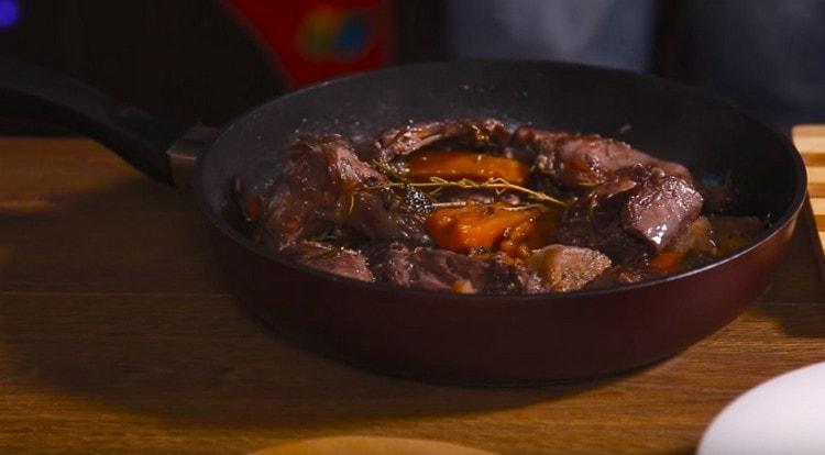 Stew the rabbit until soft.