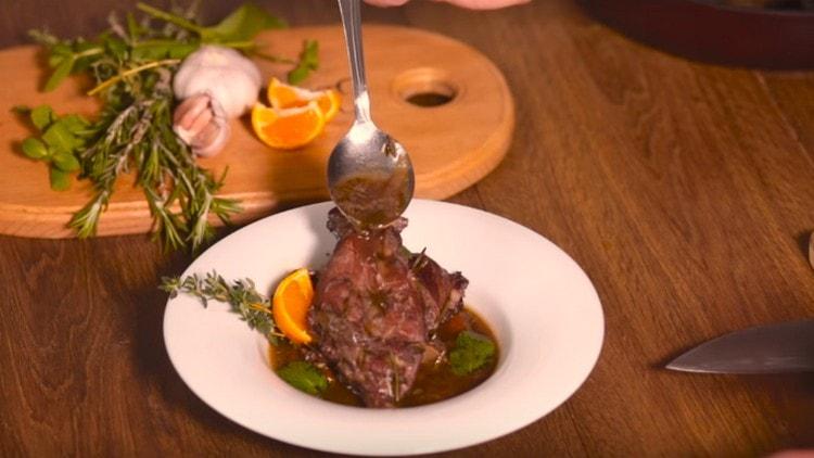 Appetizing rabbit in the wine is ready.