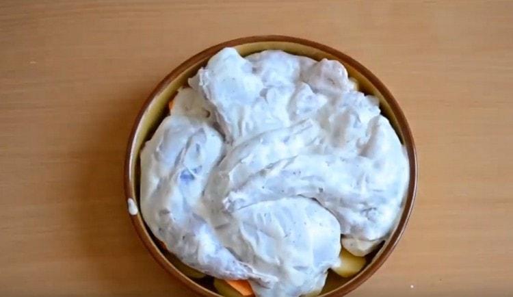 Put the pieces of the rabbit in the marinade upstairs.