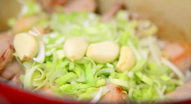 Add leek and garlic to the rabbit.