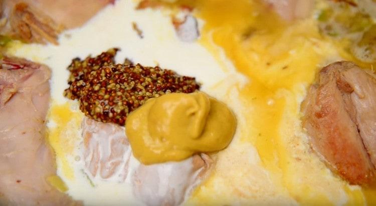 We spread in the stewpan also ordinary and grain mustard.