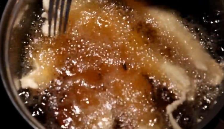 Pieces of meat must be turned with a fork so that they are well cooked on all sides.