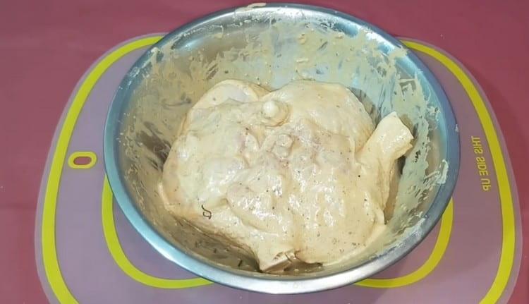 Mix the legs with the sauce well.