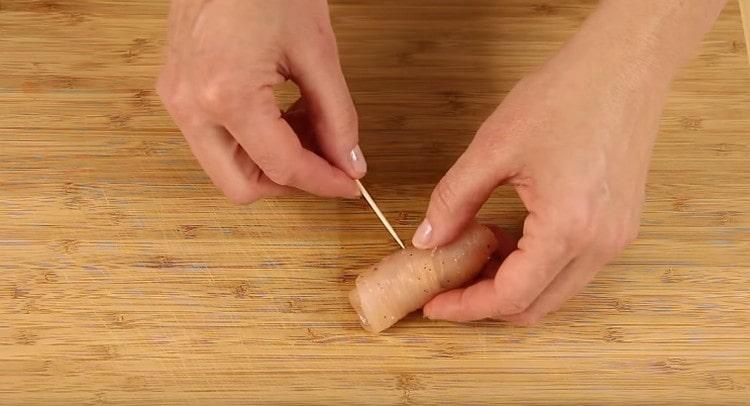 To keep the roll in shape, fasten it with a toothpick.