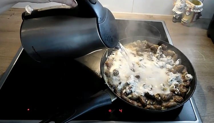 Add water so that it covers the hearts.