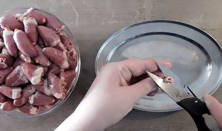 We wash the chicken hearts, get rid of the veins and blood clots.