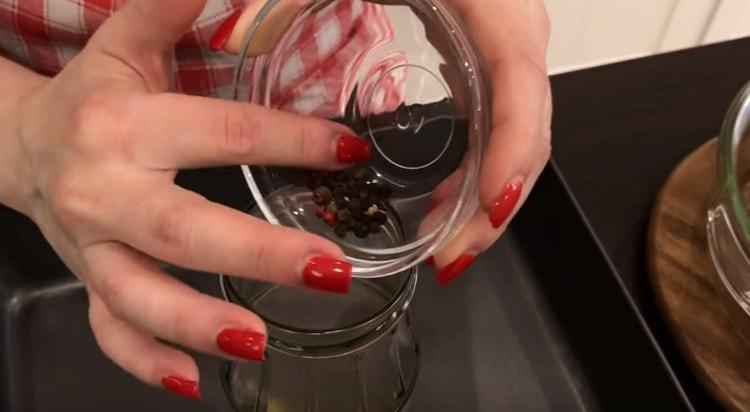 Pour peas in a jar, bay leaf