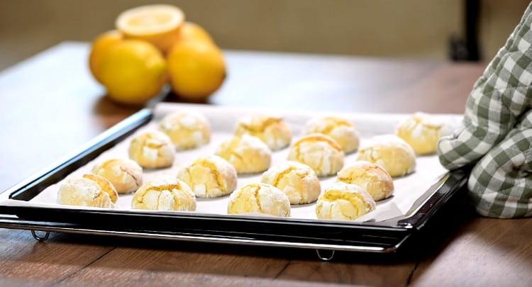 Such a treat is baked very quickly.