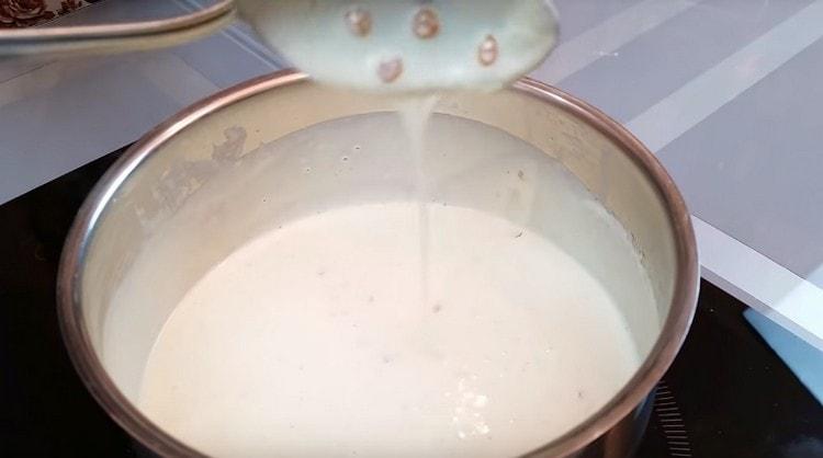 Mix the sauce and turn off the heat.