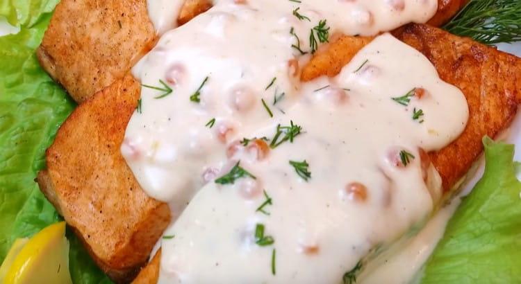 Cooked salmon in this way in the oven is a restaurant-level recipe.