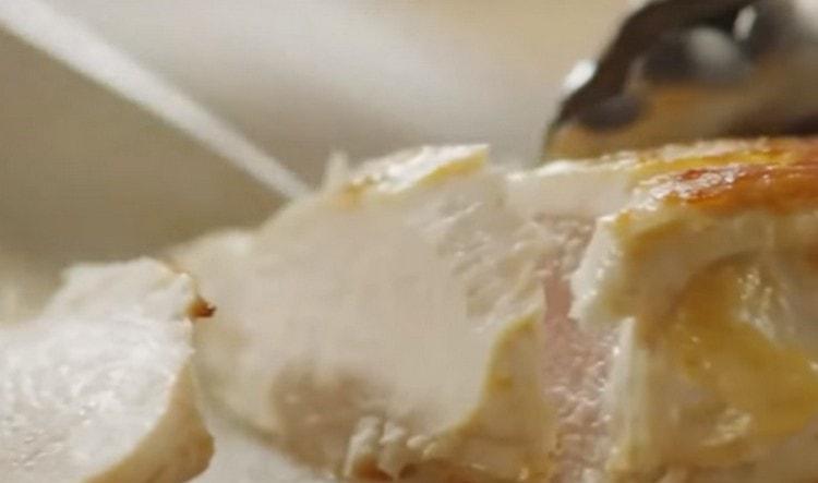 Cut the fried fillet into smaller pieces.