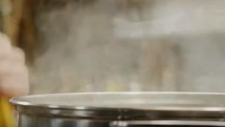 In a saucepan, bring the water to a boil.